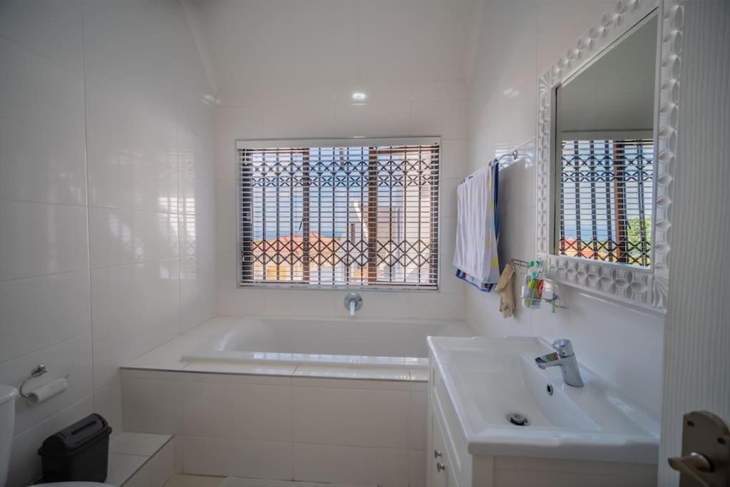 Luxury With Beautiful Sea And Mountain Views Villa *