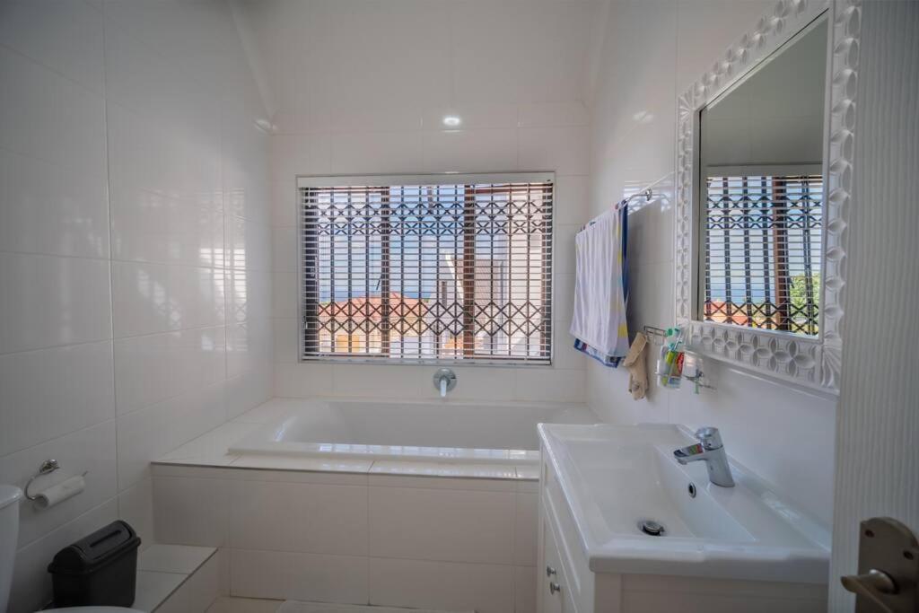 Villa Luxury With Beautiful Sea And Mountain Views Jeffreys Bay