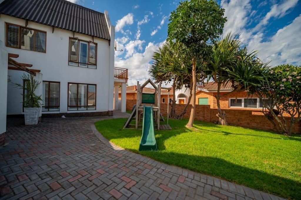 Luxury With Beautiful Sea And Mountain Views Jeffreys Bay